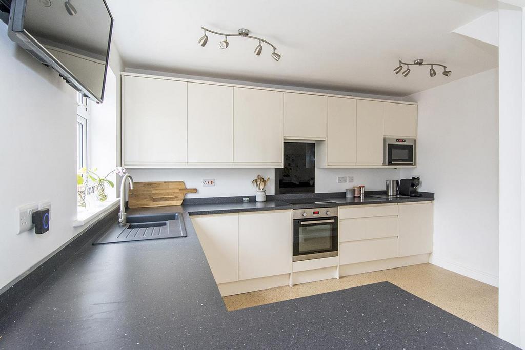 Mickleborough Close, Weston by Welland 5 bed detached house for sale
