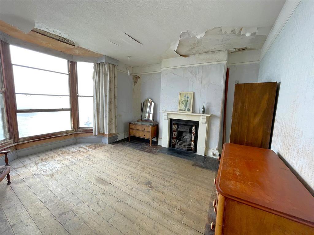 Bedroom 1.JPG