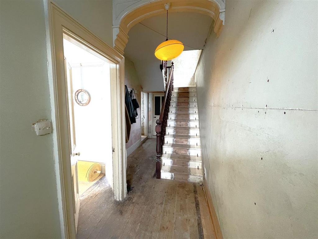 Entrance hall.JPG