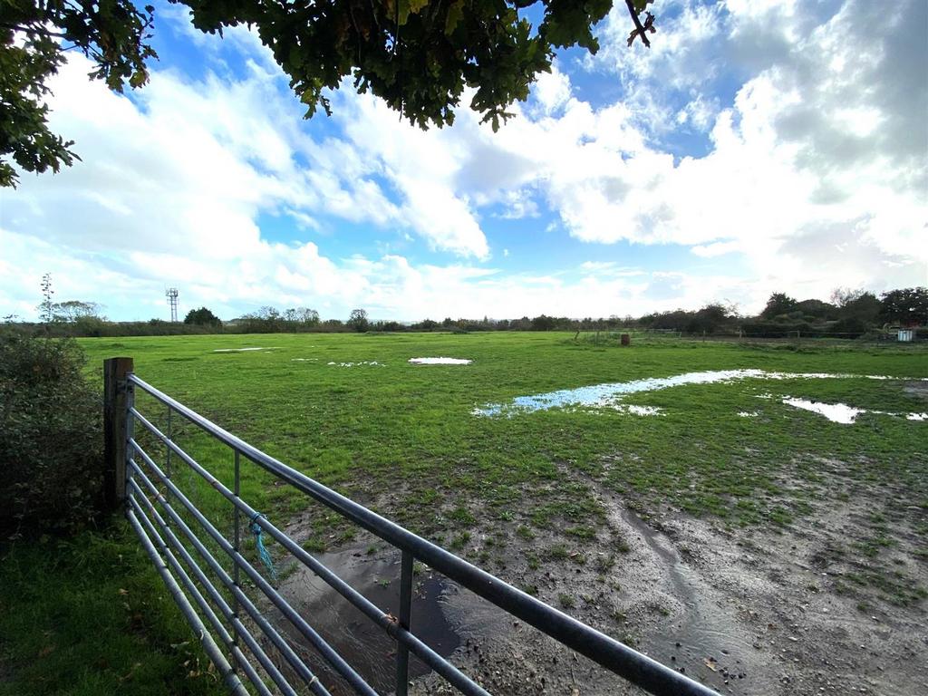 Paddock Entrance..jpg
