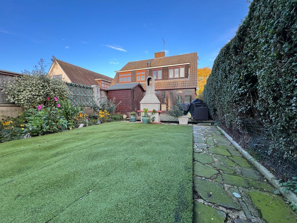Briscoe Road, Rainham 3 bed house £475,000