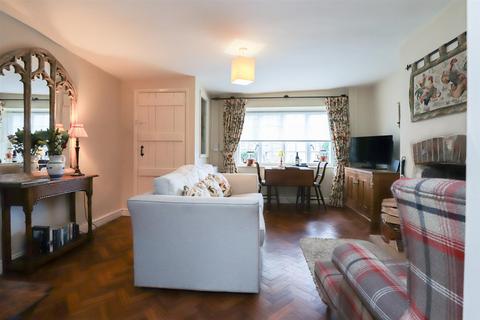 6 George Yard, Burford, OX18 4QN
