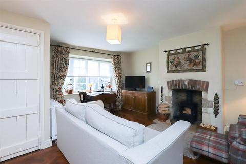 6 George Yard, Burford, OX18 4QN