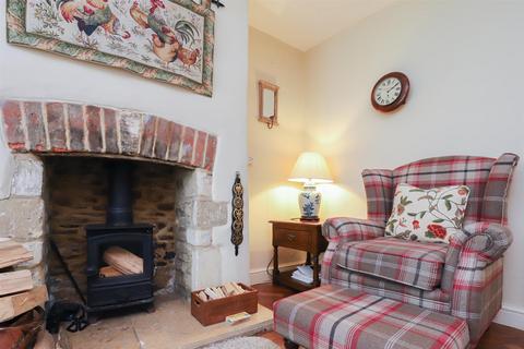 6 George Yard, Burford, OX18 4QN