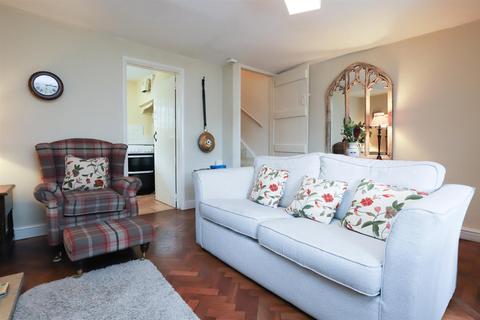 6 George Yard, Burford, OX18 4QN