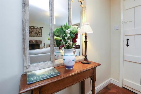 6 George Yard, Burford, OX18 4QN