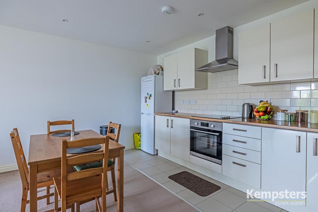 Kitchen 2.jpg