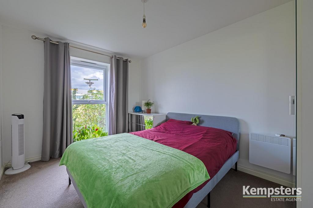 Bedroom 1 3rd.jpg