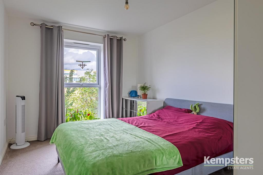 Bedroom 1.jpg