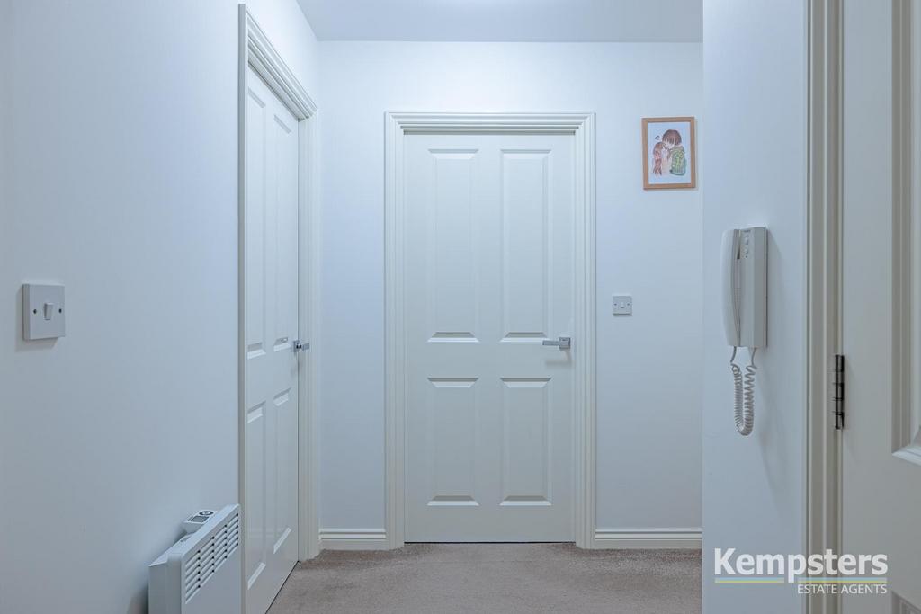 Hallway 2.jpg