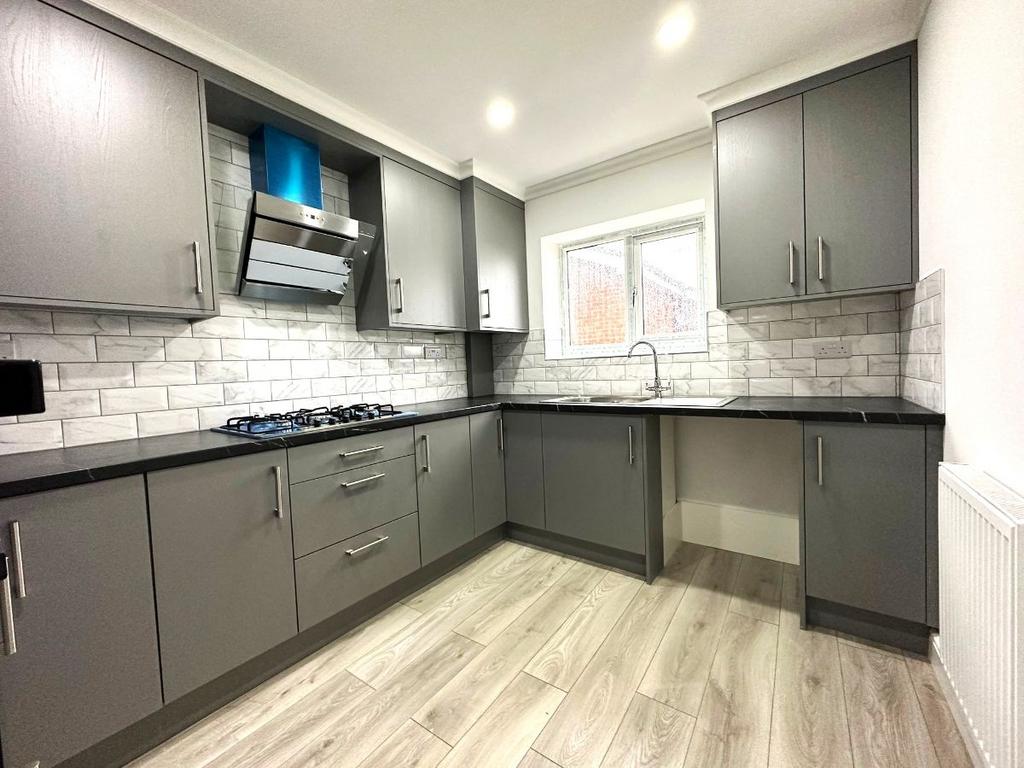 Rosewood Avenue, Blackburn. Lancs BB1... 3 bed bungalow £1,000 pcm (£