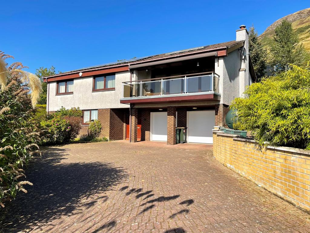 Burnside, 17 Terrace, Kinnesswood, Kinrossshire, KY13 5 bed