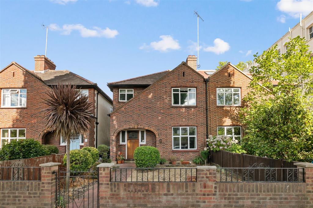 Spencer Road, London, W4 3 bed semidetached house for sale £930,000