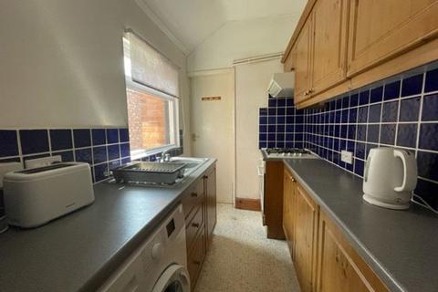 2 bedroom terraced house to rent, Leopold Road, Leicester