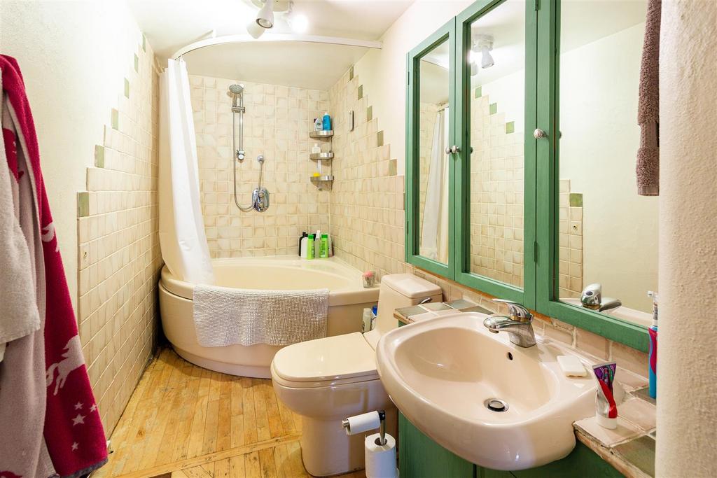 Bathroom.jpg