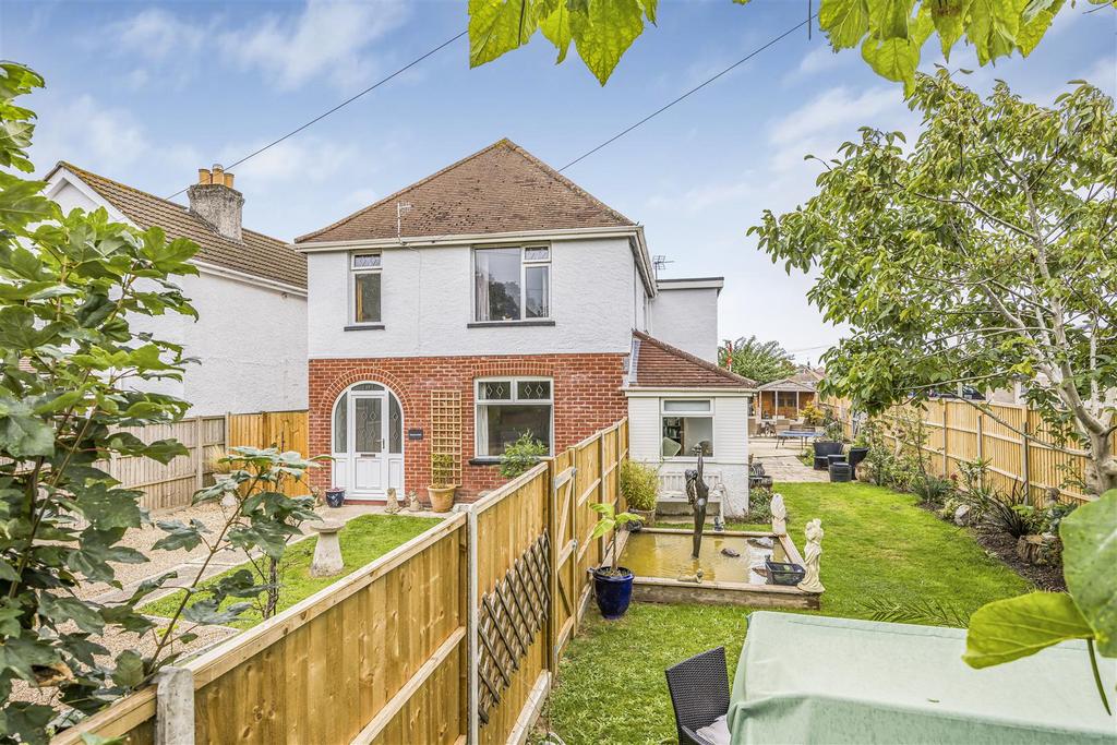 Chichester Avenue, Hayling Island PO11 4 bed detached house for sale