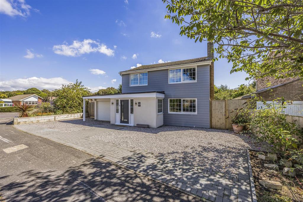Fernhurst Close, Hayling Island PO11 4 bed detached house £610,000