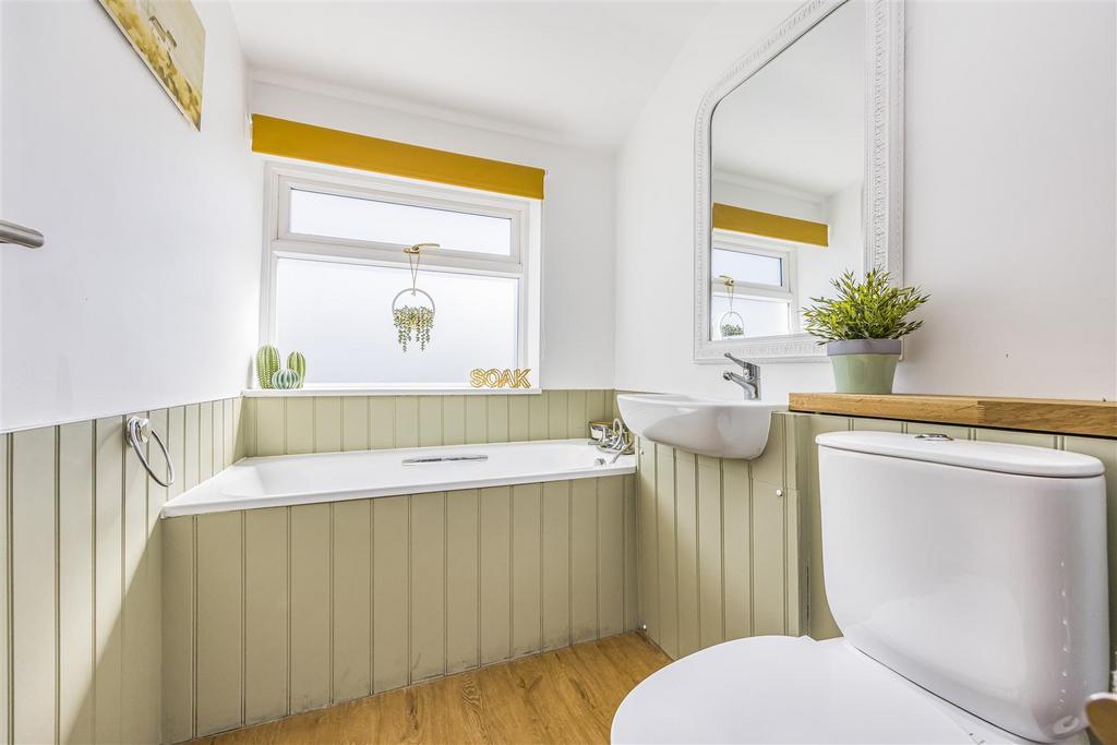 39 Fernhurst Close, Hayling Island-Portico Marketin