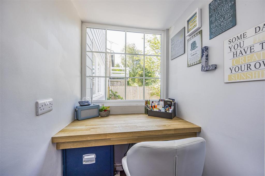 39 Fernhurst Close, Hayling Island-Portico Marketin