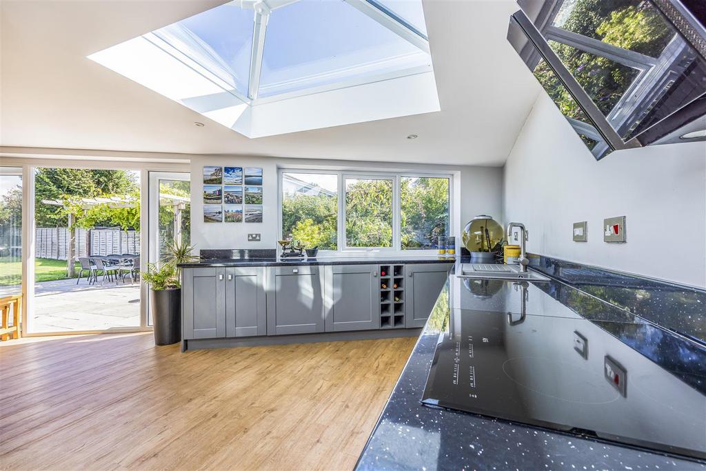 39 Fernhurst Close, Hayling Island-Portico Marketin