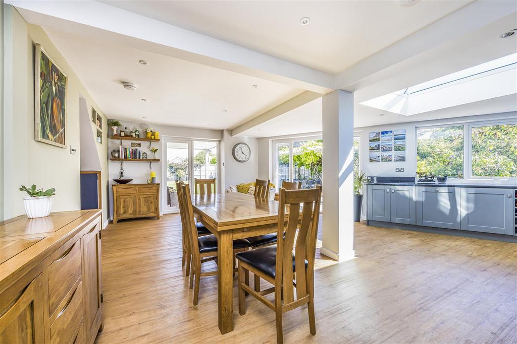 39 Fernhurst Close, Hayling Island-Portico Marketin