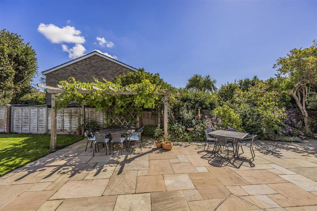 39 Fernhurst Close, Hayling Island-Portico Marketin