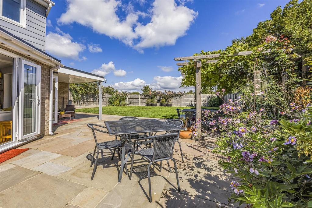 39 Fernhurst Close, Hayling Island-Portico Marketin