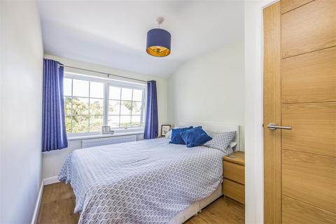 39 Fernhurst Close, Hayling Island, PO11 0DT