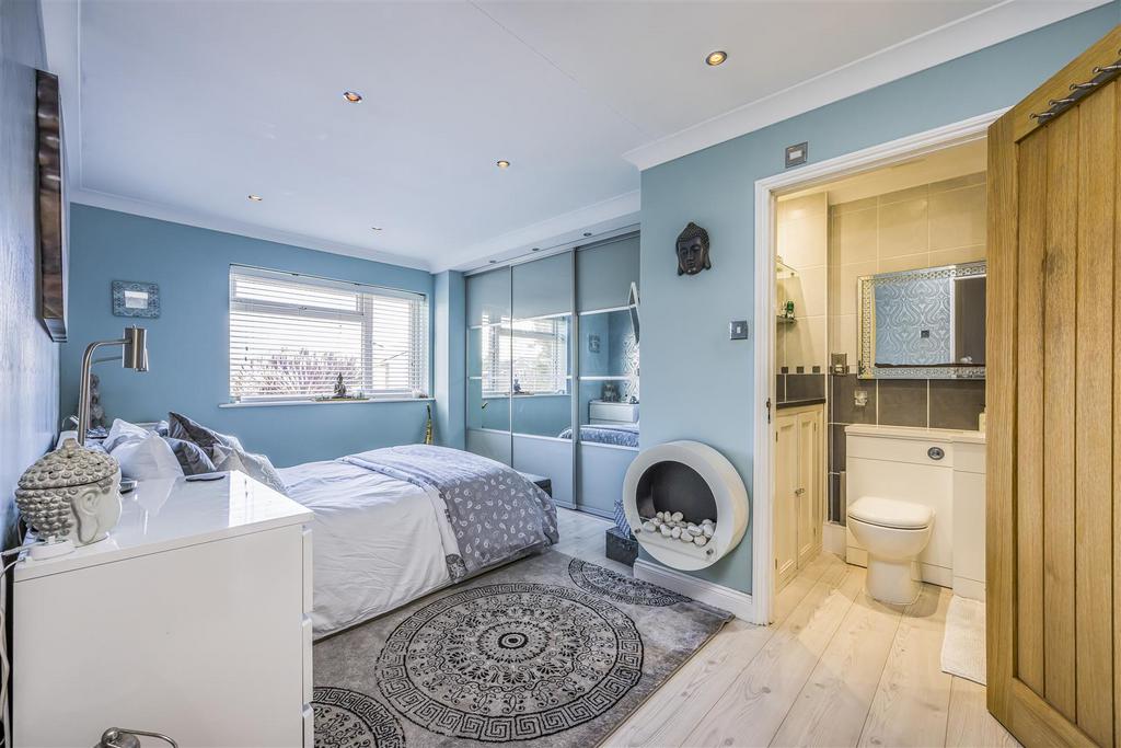 The Keep, Fareham PO16 4 bed detached house £550,000