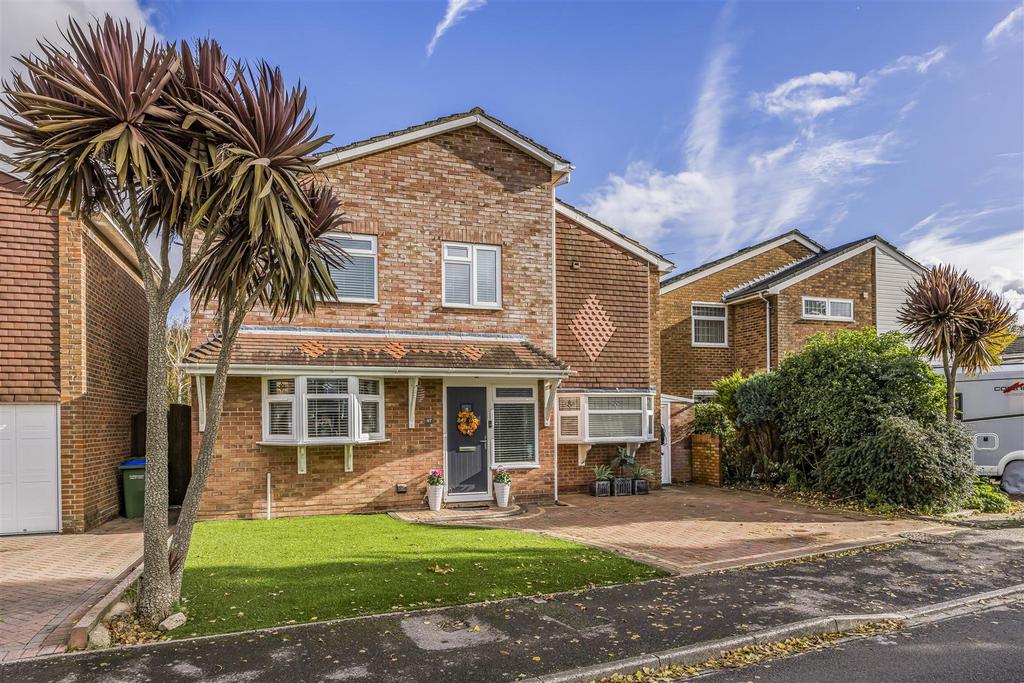 The Keep, Fareham PO16 4 bed detached house £550,000