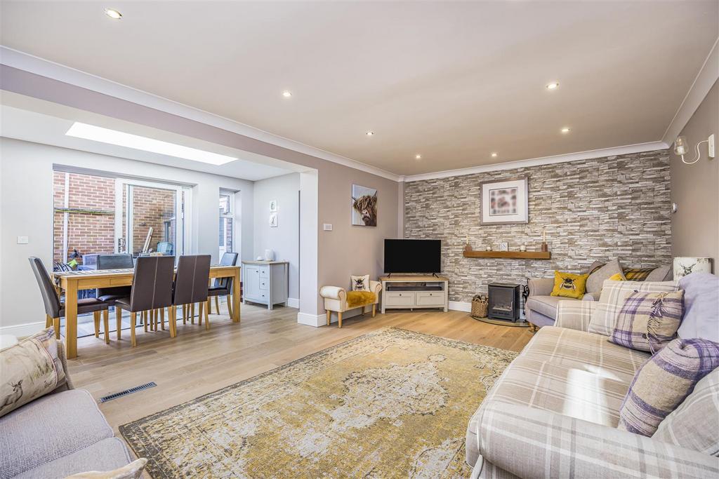 The Keep, Fareham PO16 4 bed detached house £550,000