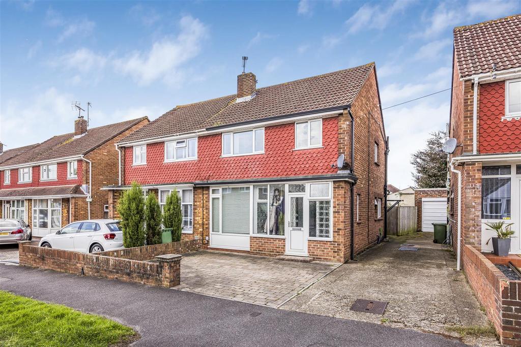 Southbourne Avenue, Portsmouth PO6 3 bed semidetached house £340,000