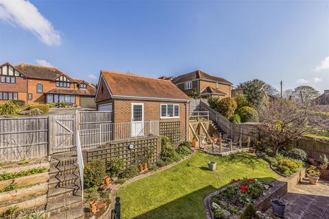 8 Spinnaker View, Havant, PO9 3JD