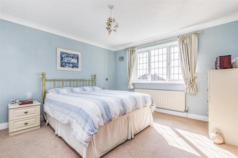 8 Spinnaker View, Havant, PO9 3JD