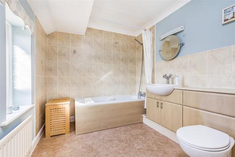 8 Spinnaker View, Havant, PO9 3JD