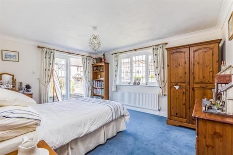 8 Spinnaker View, Havant, PO9 3JD