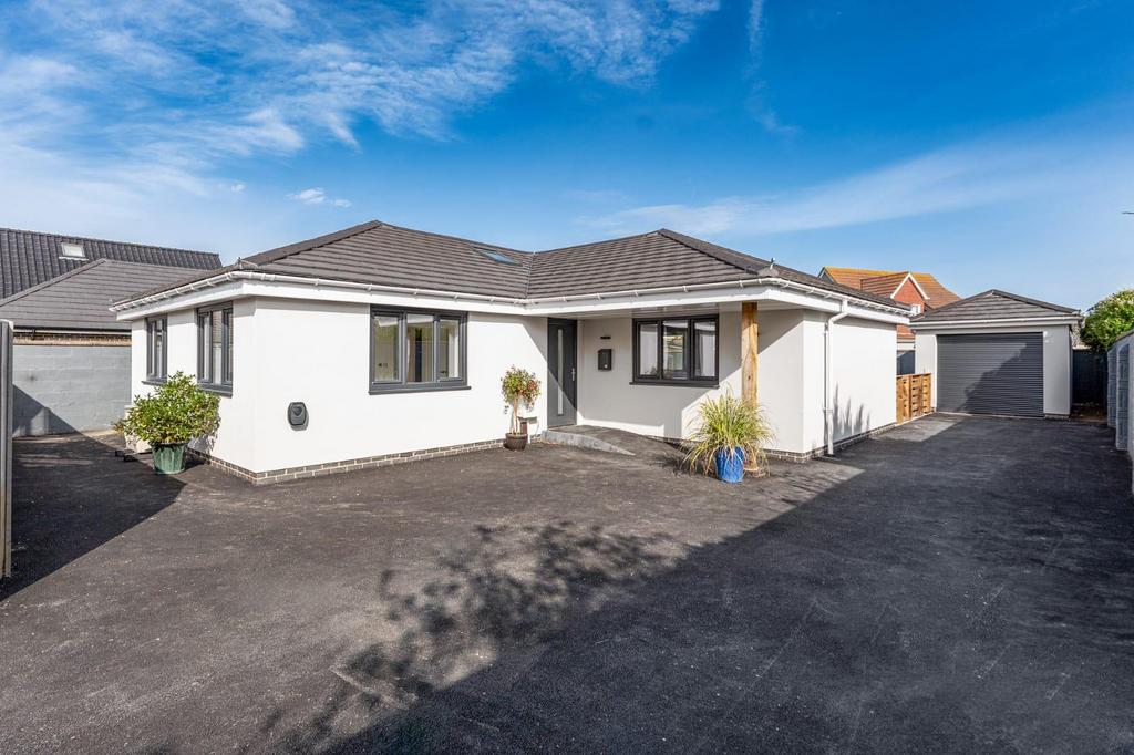 West Haye Road, Hayling Island PO11 3 bed detached bungalow for sale