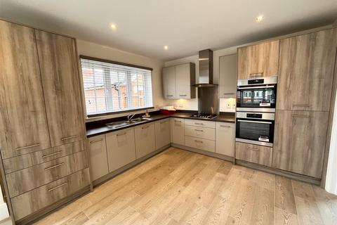 4 bedroom house to rent - Griffon Lane, Woodford