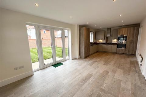 4 bedroom house to rent, Griffon Lane, Woodford