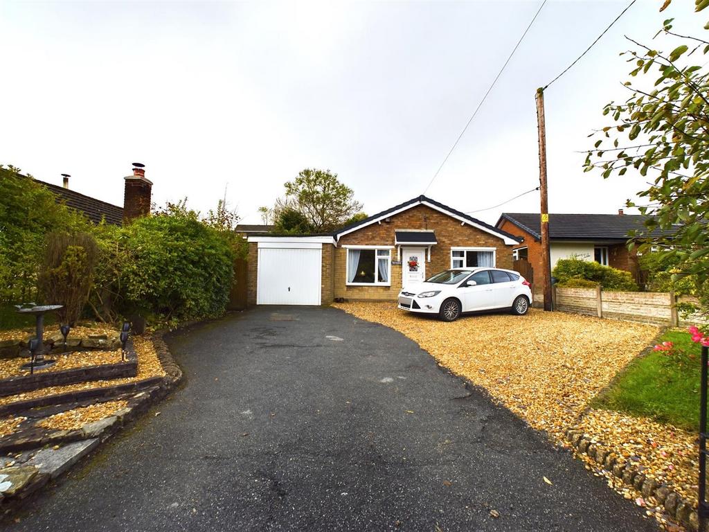 Ruthin Road, Bwlchgwyn, Wrexham 2 bed detached bungalow £250,000