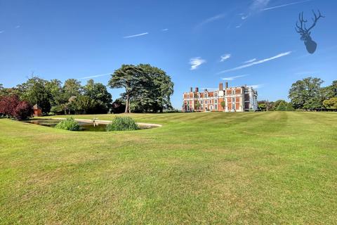 15 Hill Hall, Theydon Mount, Epping, CM16 7QQ
