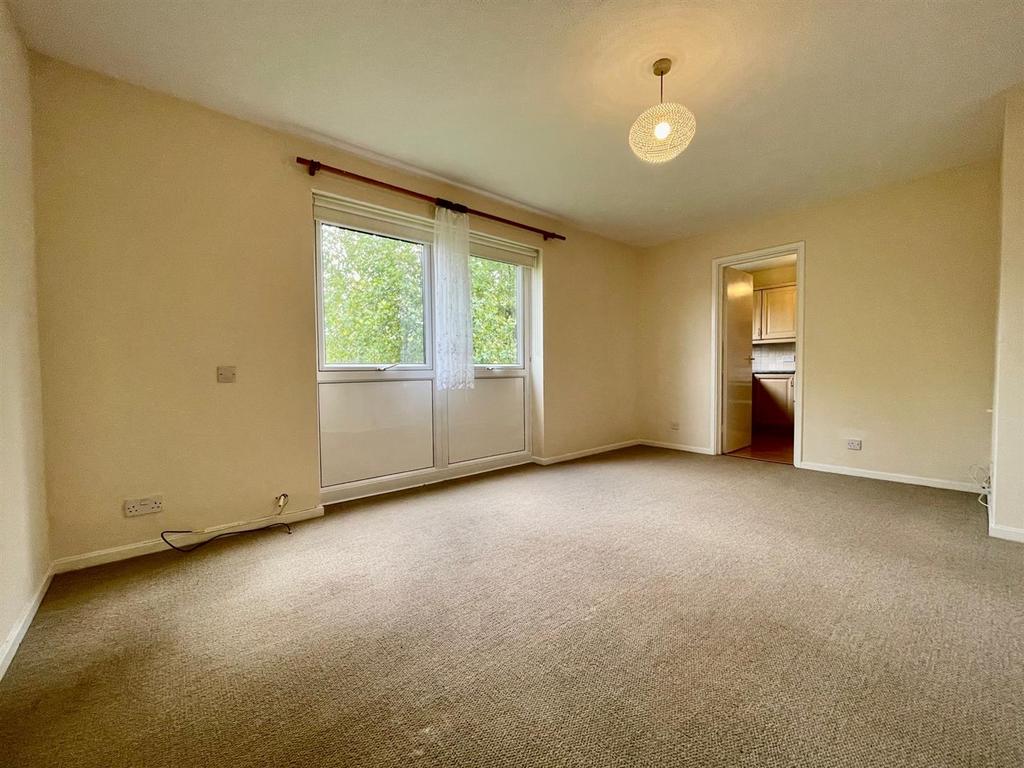 Pendlebury Drive, Leicester 2 bed apartment £700 pcm (£162 pw)