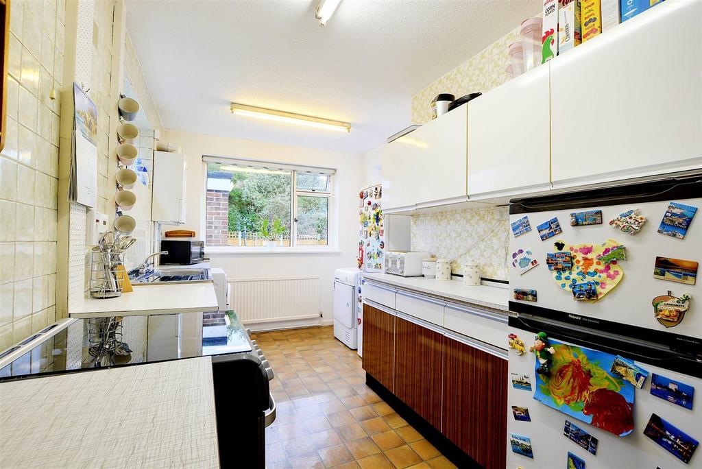 Kitchen 2.jpeg