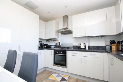 2 bedroom apartment for sale, West Green Drive, Crawley