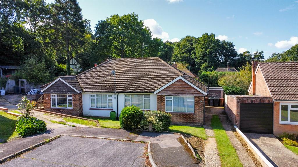 Brockway, Borough Green 2 bed semidetached bungalow for sale £400,000