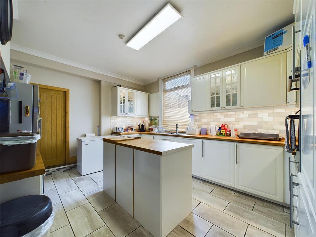 Kitchen: