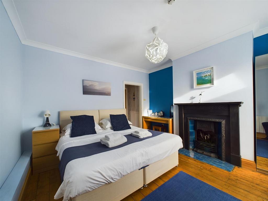 Bedroom: