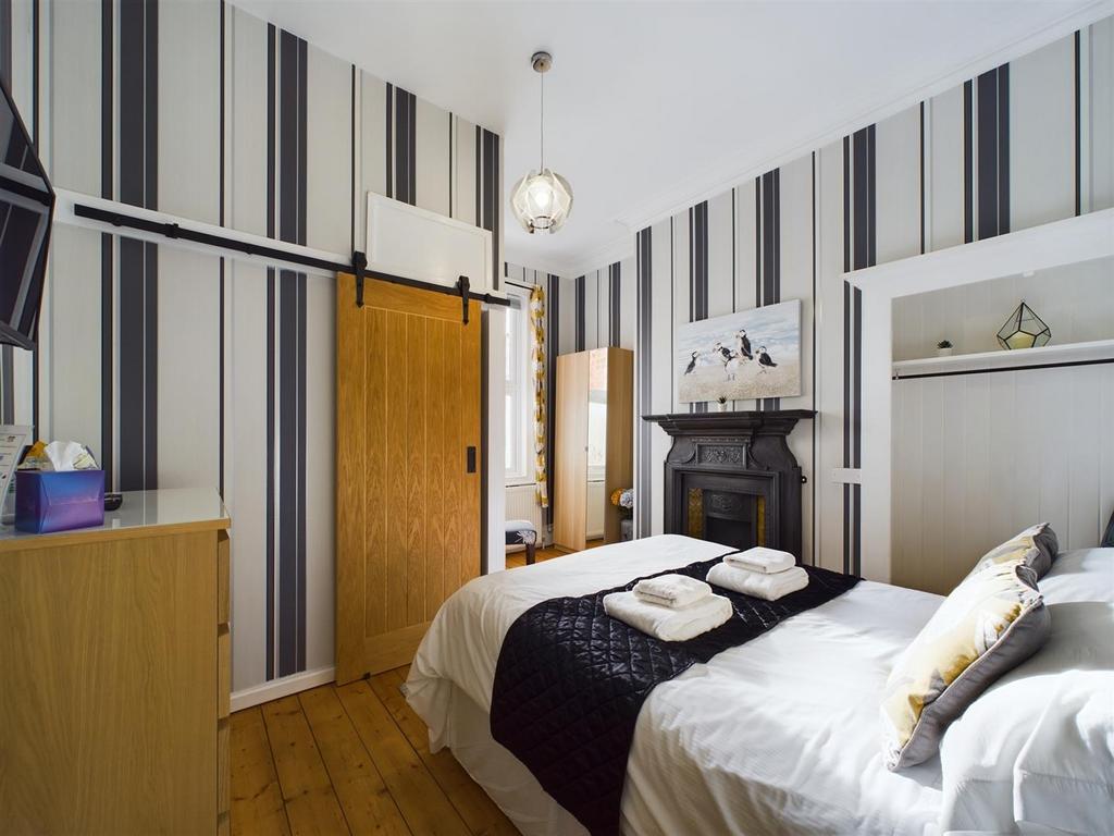 Bedroom: