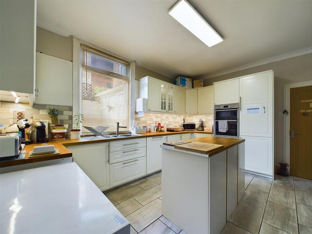 Kitchen: