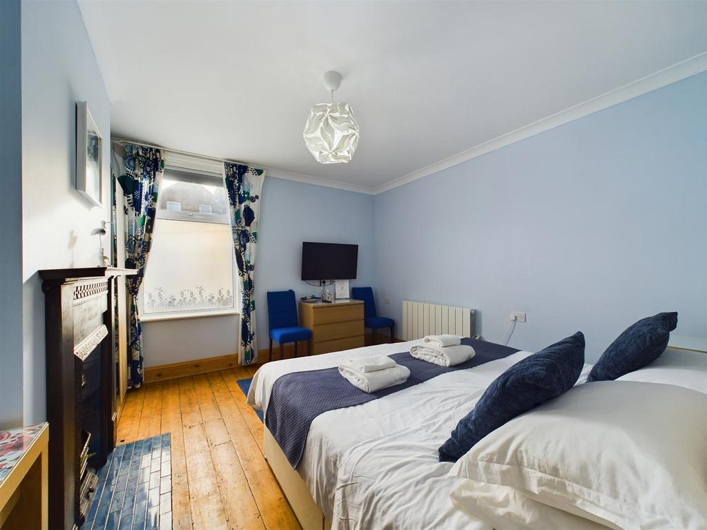 Bedroom: